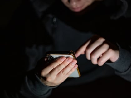 Жителя Новомосковска приговорили к обязательным работам за мошенничество