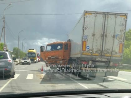В ДТП в Плавском районе пострадали водитель «КамАЗа» и женщина-пассажир автомобиля Volkswagen