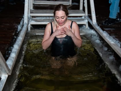 Врач предупредил о риске преждевременных родов из-за крещенских купаний