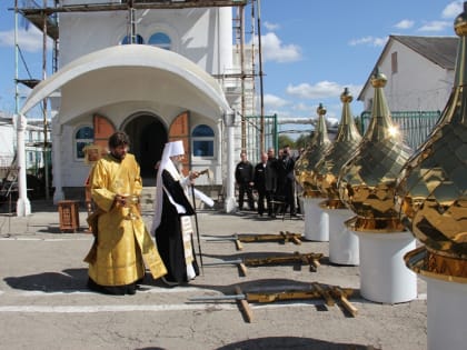 В ИК №1 митрополит Тульский и Ефремовский Алексий освятил купола новой церкви