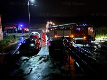 Трех человек эвакуировали после ночного пожара в Алексине