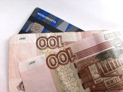 Тульский машинист катка оплатил покупки чужой картой