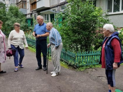 Владимир Суслин обсудил с туляками благоустройство двора