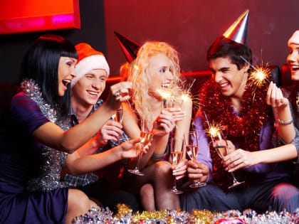 Диетолог объяснила тулякам, что шампанское за новогодним столом лучше чередовать с водой