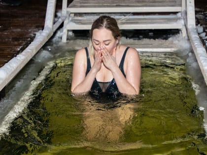 Терапевт Водовозов рассказал о правилах Крещенских купаний и их опасности