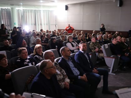 Алексей Эрк и Елена Шмелева поздравили «Многодетный десант» и его народный проект СамоВарОчка