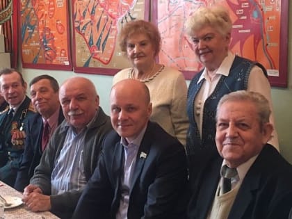 Андрей Гурьянов поздравил ветеранов Заречья с 23 февраля