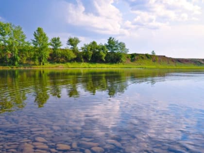 Врач-педиатр рассказа об опасности купания в реках и озерах