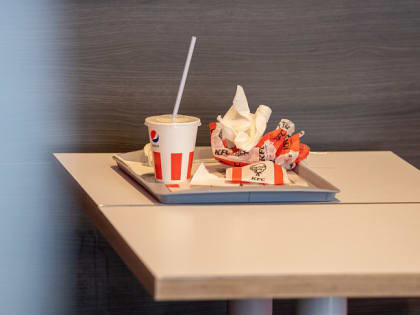 Врач-диетолог назвал перекусы проблемой современного здорового питания