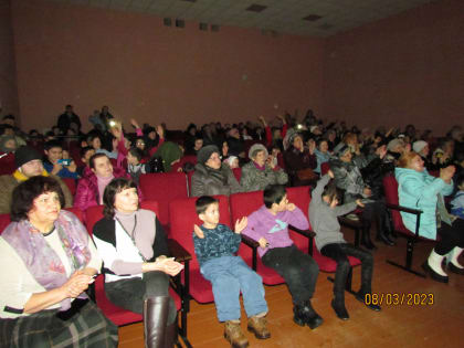 Праздничный концерт « Весна, цветы и комплименты»