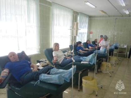 Тульские спасатели сдали донорскую кровь