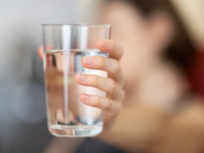 Медик рассказал, кому противопоказана минеральная вода