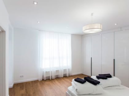 Преимущества натяжных потолков: почему стоит выбрать именно их