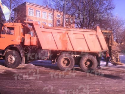 В Богородицке столкнулись Renault и снегоуборочный грейдер