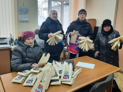 Дмитрий Федотов вручил активистам Пролетарского округа наборы семян