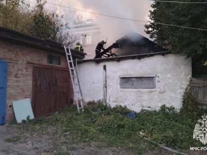 Пожар в заброшенном доме: спасатели успешно ликвидировали угрозу