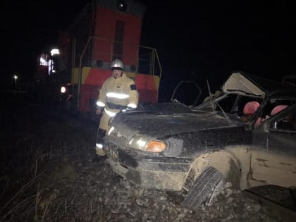 В Тульской области тепловоз столкнулся с машиной: один человек погиб
