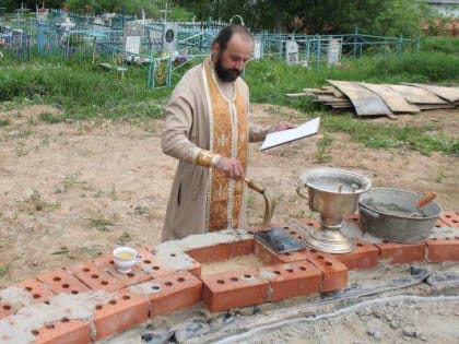 Протоиерей Александр Данюк освятил будущий храм