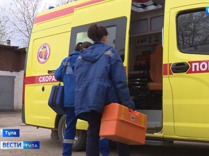 Медиков ещё семи подстанций тульской скорой помощи обеспечили тревожными кнопками