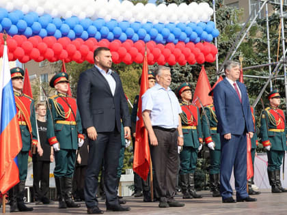 Студенты и преподаватели ТулГУ отметили важную дату на площади Победы