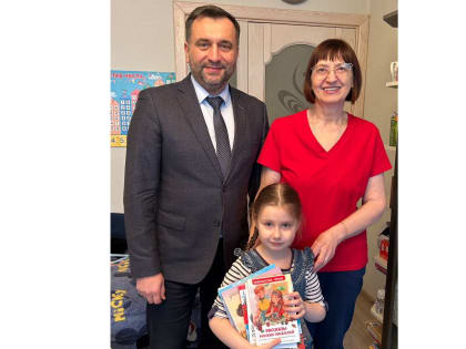 Александр Швыков принял участие в акции «Дарите книги с любовью»