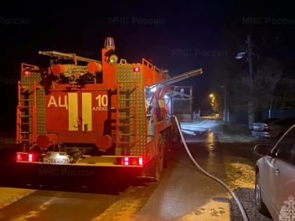 Троих человек эвакуировали и одного спасли во время ночного пожара под Тулой