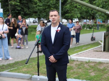 Евгений Смолянинов поздравил военнослужащих с Днем России