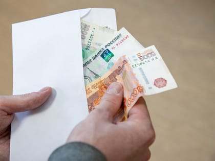 Почти 90% среднего медперсонала получают зарплату меньше среднего показателя по региону