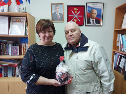 Инна Шевелева присоединилась к акции по раздаче пасхальных куличей