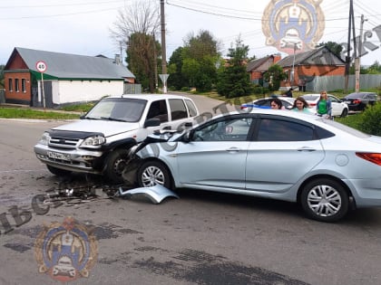 В Богородицке столкнулись «Нива Шевроле» и «Хендай Солярис»