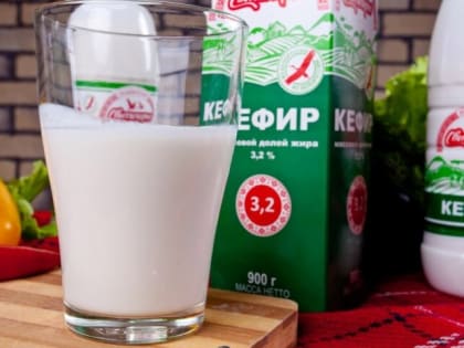 Врач-эндокринолог рассказал, почему опасно пить кефир на ночь