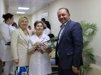 Награды для вкладчиков в промышленность и зубную отрасль