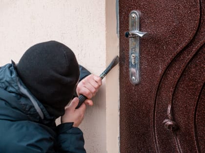 В Новомосковске вор проник в квартиру женщины