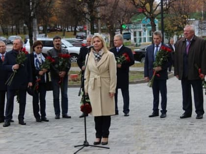 Ольга Слюсарева приняла участие в открытии мемориальной доски Станиславу Аверину