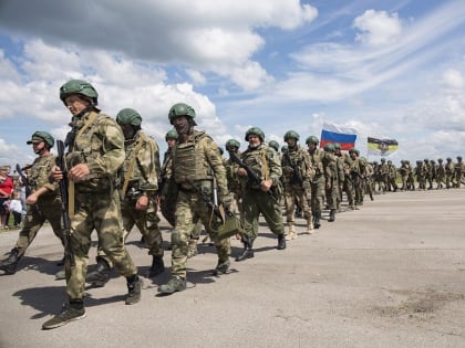 Алексей Дюмин поручил предусмотреть дополнительные меры поддержки участников СВО и их близких