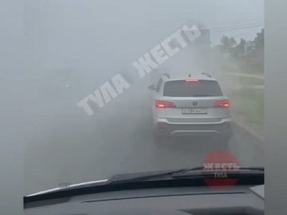 Задымившийся автобус устроил пробки на улице Кутузова в Туле