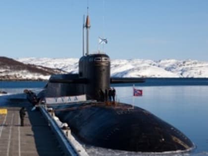 Алексей Эрк и депутаты Тульской городской Думы поздравляют личный состав подлодки «Тула»