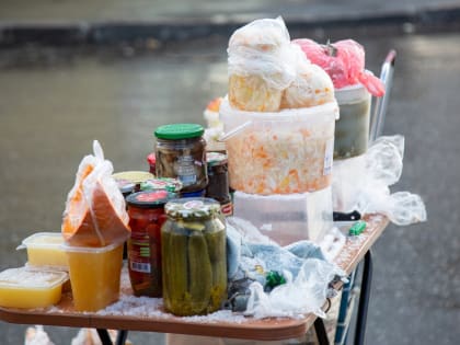 Роспотребнадзор предупреждает туляков об опасности покупки продуктов на улице
