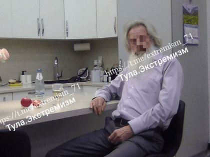 Пенсионер из Новомосковска, плеснувший горящую жидкость в полицейских, заключен под стражу