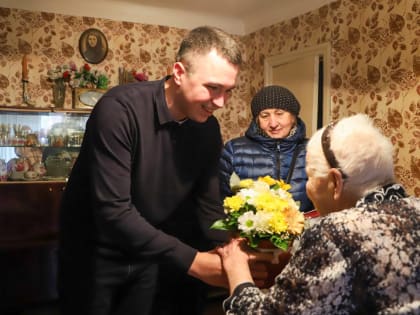 Павел Астафьев поздравил труженицу тыла с вековым юбилеем