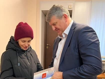 Александр Картышов поздравил старших по домам с наступающим праздником