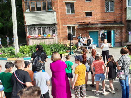 Надежда Козьякова приняла участие в празднике двора