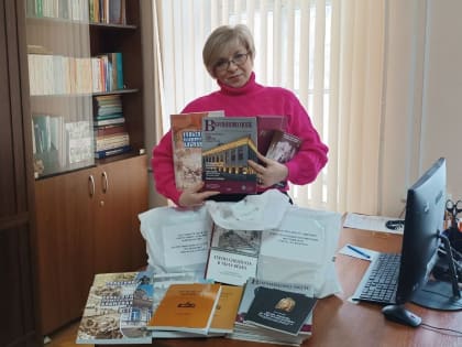 Елена Симонова передала книги для военного госпиталя