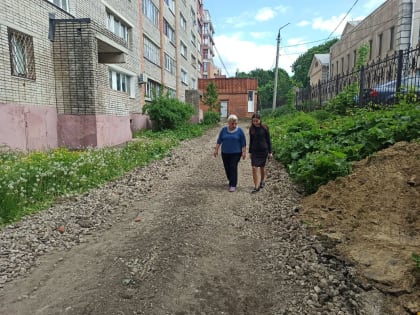 Анастасия Дементьева проверила ход работ по благоустройству