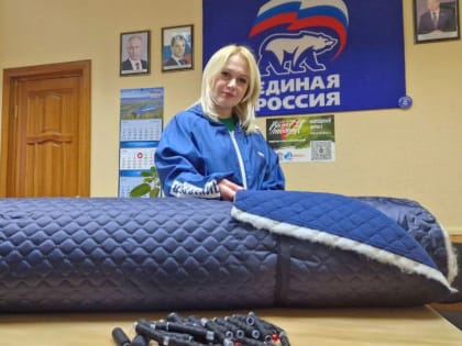 Елена Гребнева привезла носочную пряжу и рулоны стежки для рукодельниц Узловского района