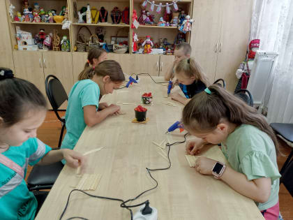 Творческая мастерская в клубе выходного дня «Затейник»