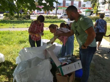 Тульские волонтеры привезли в Новомосковск экомобиль