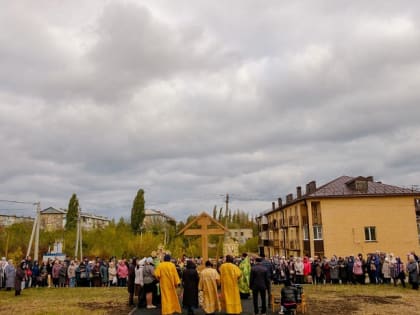 В Ефремове освятили поклонный Крест на месте будущего в честь Преподобного Сергия Радонежского