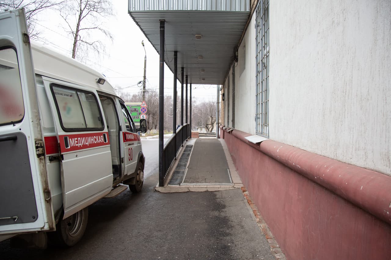 Тульская городская больница скорой медицинской помощи. Больница. Автомобиль скорой помощи. Больница Тула. Поликлиника Тула.