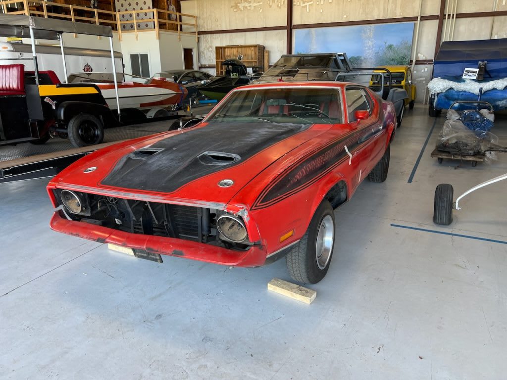 Tiffany's Ford Mustang Mach 1 2